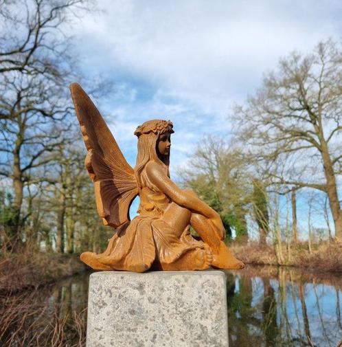 Figurine - A daydreaming fairy - Fer, Antiek en Kunst, Curiosa en Brocante
