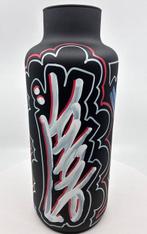 Jonone (1963) - Composition à la peinture sur vase