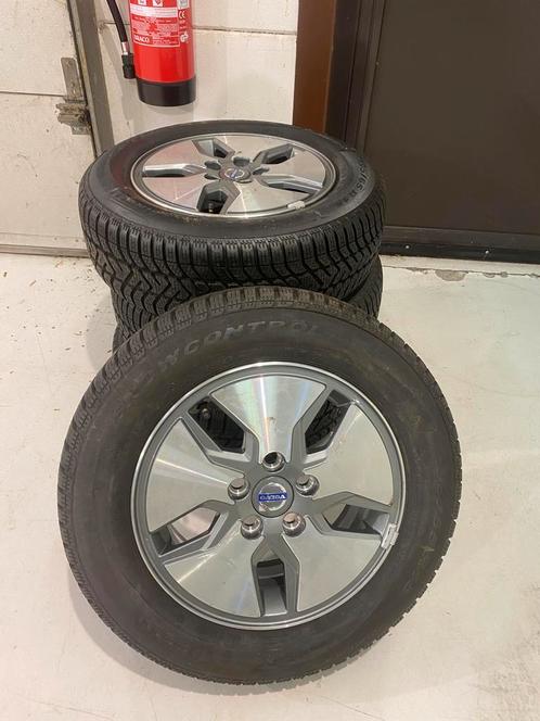 Originele Volvo velgen + winterbanden van Pirelli (Nieuw), Auto-onderdelen, Banden en Velgen, 15 inch, Winterbanden, 195 mm, Personenwagen