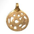 Viking periode Goud Open werk hanger met Noorse, Antiek en Kunst