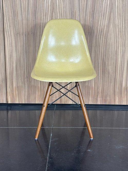 Charles Eames, Ray Eames - Chaise - DSW - Bois, Fibre de, Antiek en Kunst, Antiek | Meubels | Stoelen en Sofa's