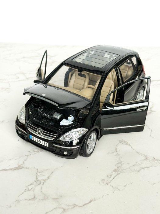 Maisto 1:18 - Modelauto - Mercedes Benz A-Class W169, Hobby en Vrije tijd, Modelauto's | 1:5 tot 1:12