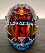 Red Bull Racing - Max Verstappen - Casque à léchelle 1/2