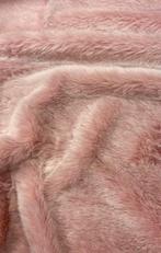 Prachtig, consistent en zeer zacht roze bontje. - Meubelstof, Antiek en Kunst