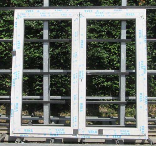 pvc raam , chassis van 157 x 151  wit / mahonie, Doe-het-zelf en Bouw, Raamkozijnen en Schuifdeuren, Inclusief glas, Nieuw, Raamkozijn