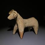 Mésopotamien Terre cuite Figure de taureau. 11 cm L., Collections