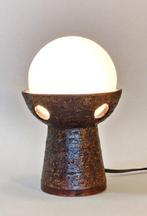 Lampe de table vintage en céramique avec sphère en verre, Antiquités & Art
