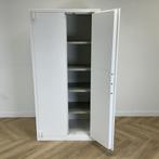 brandwerende kluis /  kast vv 4 legborden en sleutel (hxbxd), Gebruikt