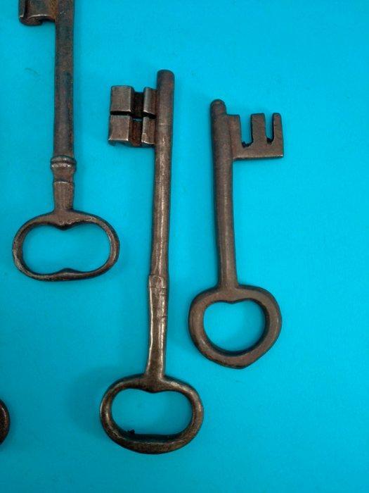 Sleutel (7) - Set in Ferro Battuto, Antiek en Kunst, Antiek | Speelgoed