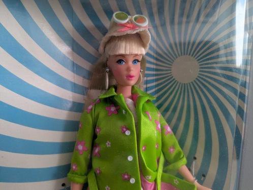 Mattel - Barbiepop Twist N Turn Far Out (NRFB) - 1990-2000, Antiek en Kunst, Antiek | Speelgoed