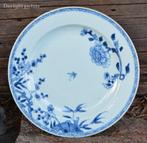 Une paire dassiettes chinoises en porcelaine bleue et