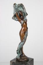 sculptuur, Nude with Cloth - 35 cm - Gepatineerd brons, Antiek en Kunst