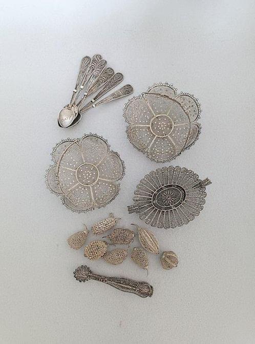 Filigree Fruits Baskets Tongs and 6 Spoons - Miniatuur, Antiek en Kunst, Antiek | Zilver en Goud