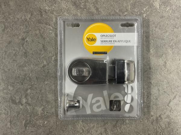 Veiling - 4x Yale oplegslot Rim Lock vernikkeld, Doe-het-zelf en Bouw, Deuren en Vliegenramen