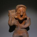 Colima, Westkust Mexico Terracotta Zittende figuur. 11,3 cm