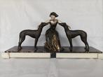 Sculpture, Dame aux lévriers - 54 cm - Marbre, Régule - 1930