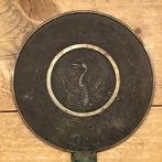 Messing dames handspiegel met afbeelding van een kraanvogel