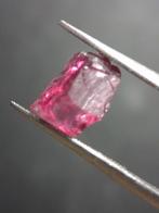 Natural Rhodolite Garnet - 2.560 ct - Rough Garnet for facet, Verzenden