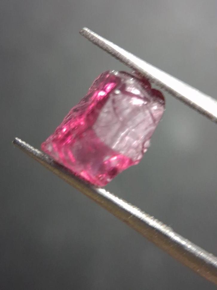 Natural Rhodolite Garnet - 2.560 ct - Rough Garnet for facet, Collections, Minéraux & Fossiles, Envoi