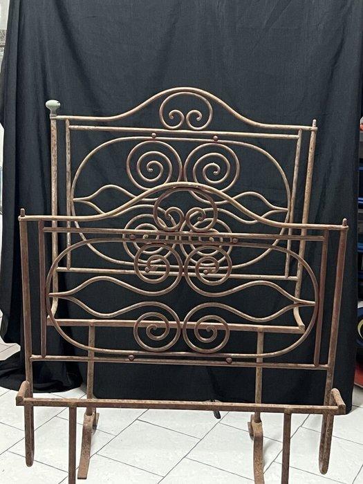 Bed - gesmeed ijzer - bed in gesmeed ijzer, Antiek en Kunst, Antiek | Overige Antiek