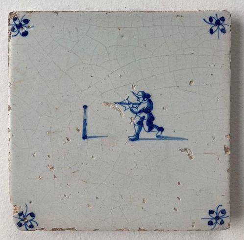 Carreau - Galet antique de Delft bleu avec un archer,, Antiek en Kunst, Antiek | Glaswerk en Kristal