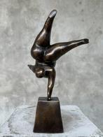 Beeld, NO RESERVE PRICE - Voluptuous Balancing Lady Statue -
