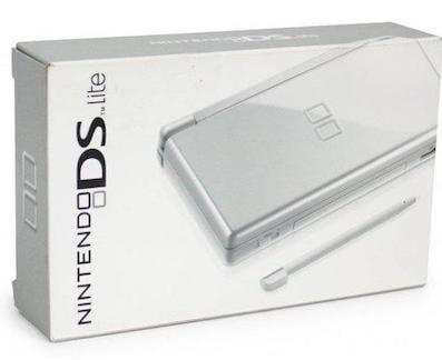 Nintendo DS Lite Zilver in Doos (Nette Staat & Krasvrije..., Games en Spelcomputers, Spelcomputers | Nintendo DS, Zo goed als nieuw