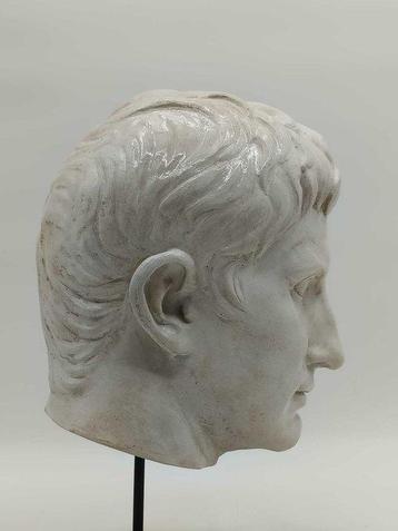 Sculpture, Testa di Augusto - 39 cm - poussière de marbre