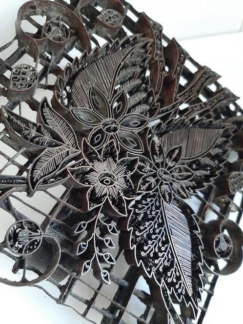 Timbre en filigrane en métal avec motif floral - Cuivre, Antiek en Kunst, Curiosa en Brocante