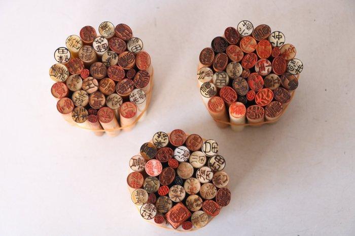 Collectie van 102 Japanse Hanko-stempels - Traditionele, Antiek en Kunst, Antiek | Overige Antiek