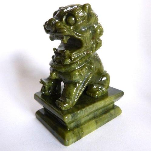 Handgesneden nefriet leeuwenpaar - 11 x 7,5 cm- 1.05 kg, Verzamelen, Mineralen en Fossielen