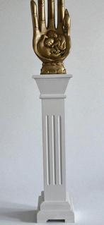 sculptuur, In Safe Hands - Da-Moni Artworks - 104 cm - Hout