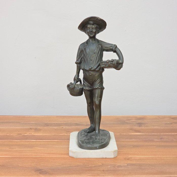 Beeld, Il Pescatorello - 35 cm - Metaal, gepatineerd, Marmer, Antiek en Kunst, Curiosa en Brocante