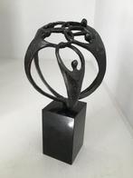 Corry Ammerlaan Artihove - Sculpture, “ Samen de handen