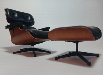 Charles & Ray Eames - Fauteuil (2) - Eames Lounge Chair beschikbaar voor biedingen