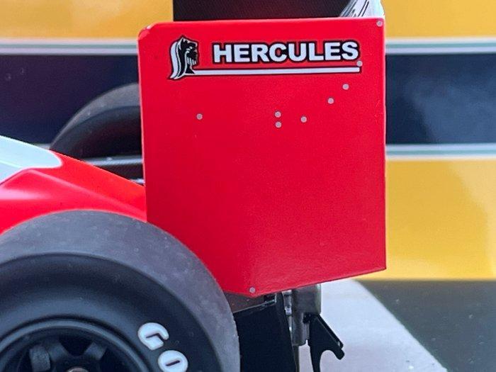 Minichamps 1:18 - Model raceauto - McLaren Honda MP4/3B -, Hobby en Vrije tijd, Modelauto's | 1:5 tot 1:12