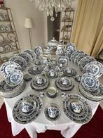 Hutschenreuther - Zwiebelmuster - Speise- + Kaffee- Service