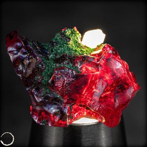 Zeer zeldzame edelsteen-Cuprit-kwarts kristal op, Verzamelen, Mineralen en Fossielen