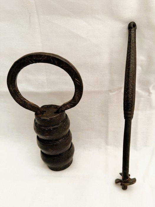 Indiër IJzer Indisch vintage cilinderslot – ambachtelijk, Antiek en Kunst, Kunst | Niet-Westerse kunst