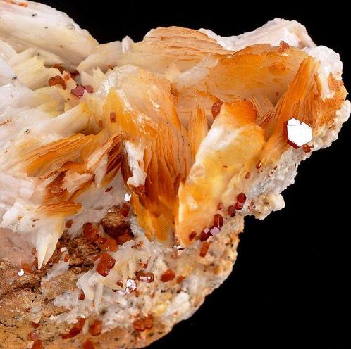 Prachtig levendig oranje-rood Vanadinit op lamellaire baryt, Verzamelen, Mineralen en Fossielen