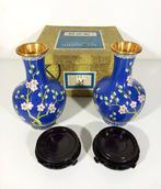 Vaas (2) - Klassieke cloisonné vazen - Messing, cloisonné, Antiek en Kunst