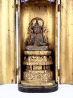 Boeddha van het Universum: Zittend standbeeld van Dainichi