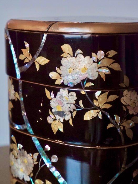 Doos - Yamazakura (wilde kersenbloesem) vierlaagse Jubako -, Antiek en Kunst, Antiek | Overige Antiek