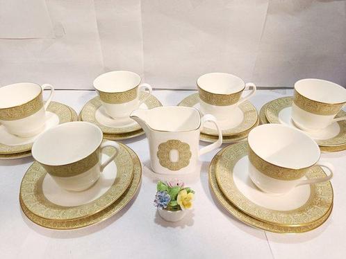 Royal Doulton - Theeservies (20) - Been - Royal Doulton, Antiek en Kunst, Antiek | Meubels | Tafels