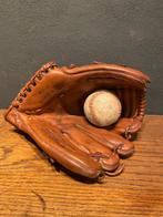 Gant de baseball en cuir vintage et balle, Nieuw
