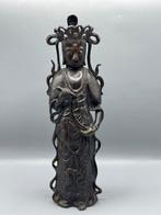 Patinated Bronze Guanyin - Bronze - Chine, Antiek en Kunst