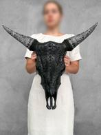 PAS DE PRIX DE RÉSERVE - Crâne de vache noir sculpté avec, Antiquités & Art