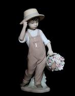 Lladró, 6824 - Alfredo Lorens - Beeld, “My happy friend” -