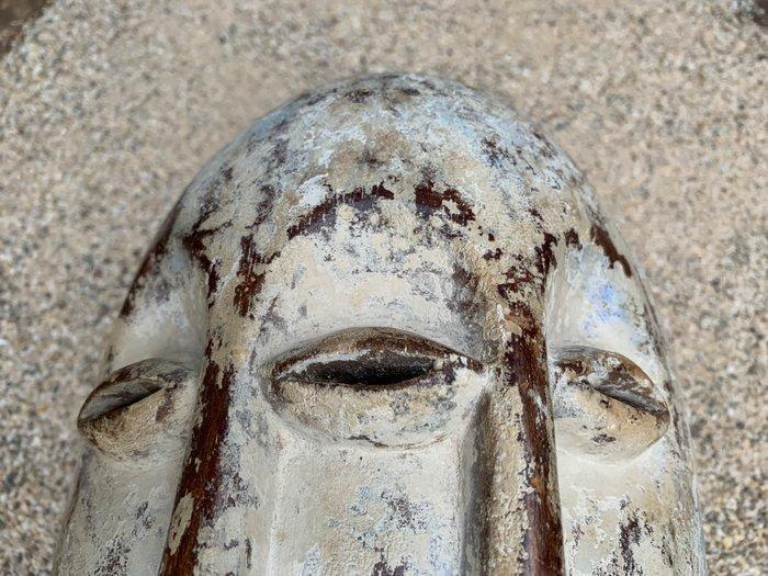 Dubbelzijdig traditioneel Afrikaanse houten masker — Kwele /, Antiek en Kunst, Kunst | Niet-Westerse kunst