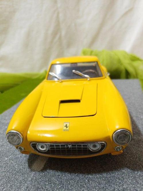 Maisto, Universal Hobbies 1:18 - Voiture de sport miniature, Hobby en Vrije tijd, Modelauto's | 1:5 tot 1:12